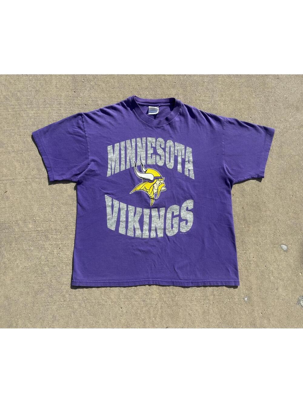 Vintage 1997 Minnesota Vikings Purple Graphic T-Shirt NFL